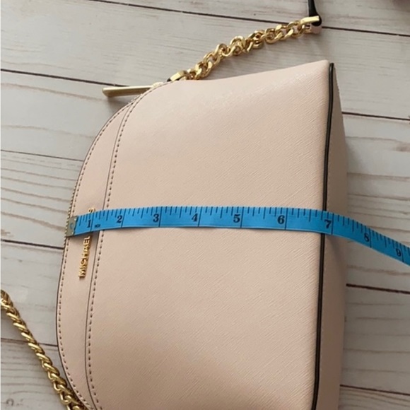 Michael Kors crossbody bag!! - Picture 7 of 8